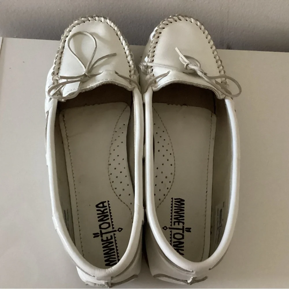 Minnetonka White genuine Leather Moccasins 8